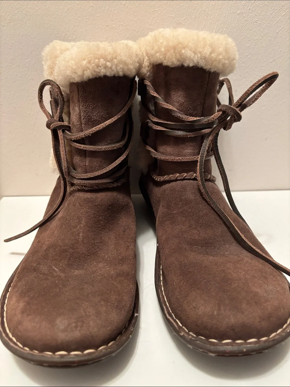Ugg Caspia winter boots comfy shearling suede 9/40